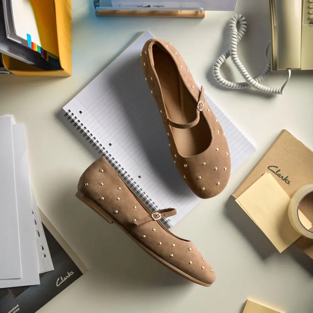 Livia Mary Janes Damenschuhe mit Ziernieten in Walnussbraun online